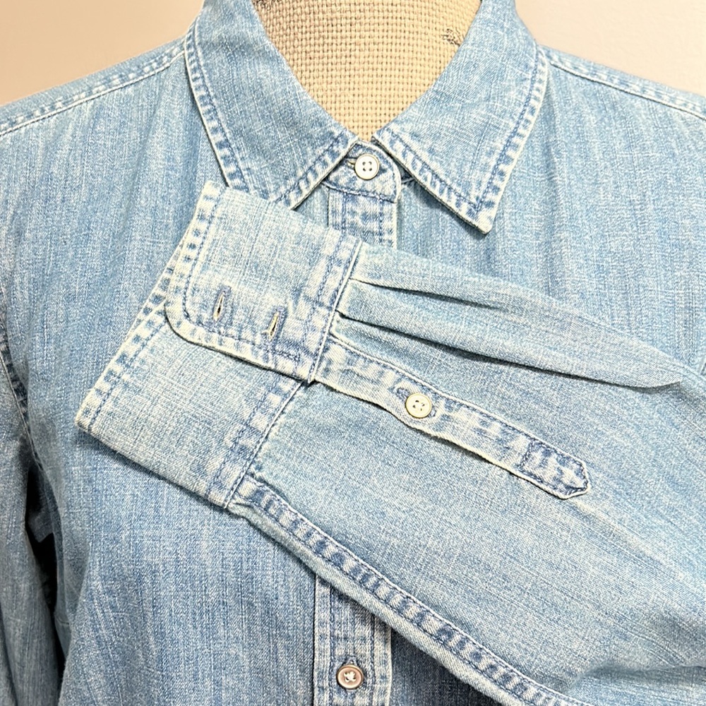 Talbots LS Sz Medium Button Front 100% Cotton Classic Tailored Blue Denim Shirt - Picture 4 of 10